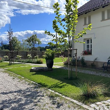 Dworek Wojanow Exteriör bild
