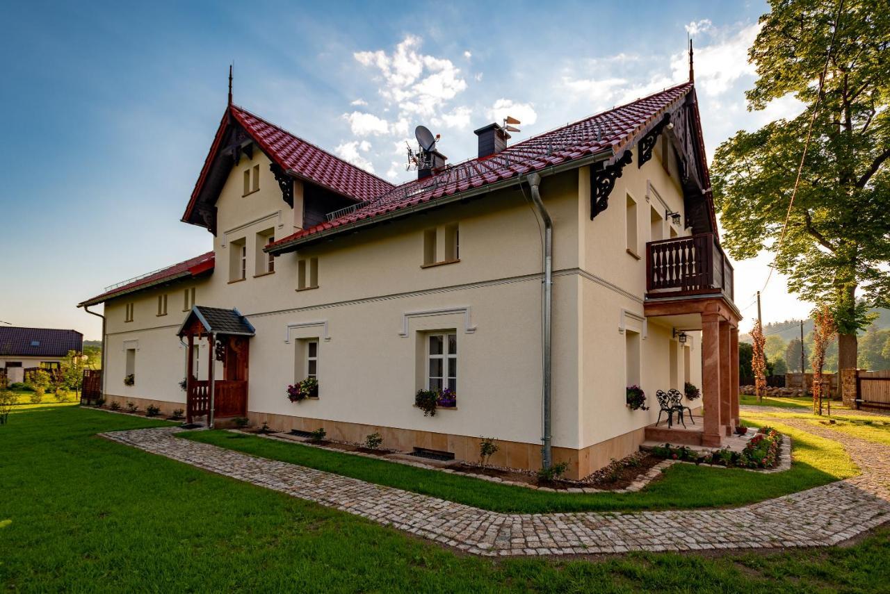 Dworek Wojanow Exteriör bild