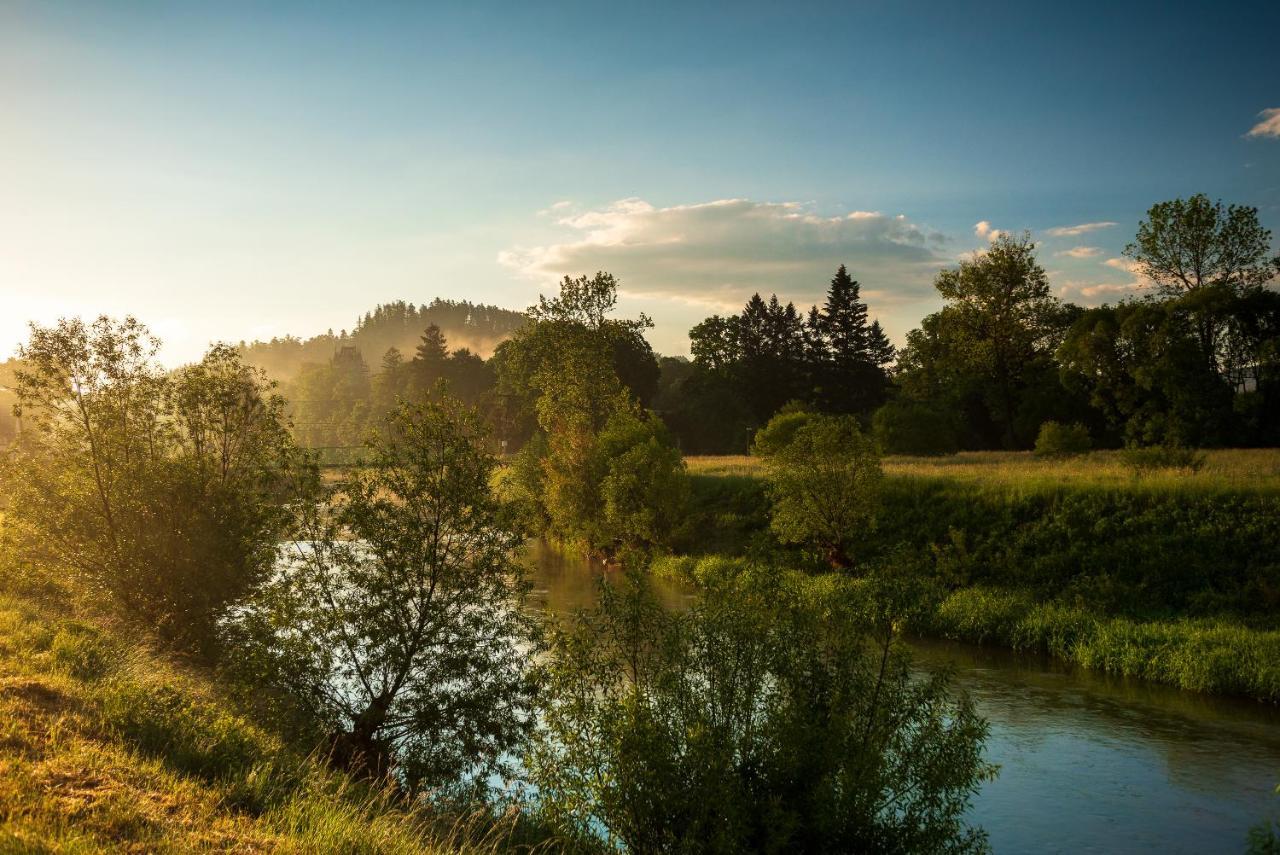 Dworek Wojanow Exteriör bild