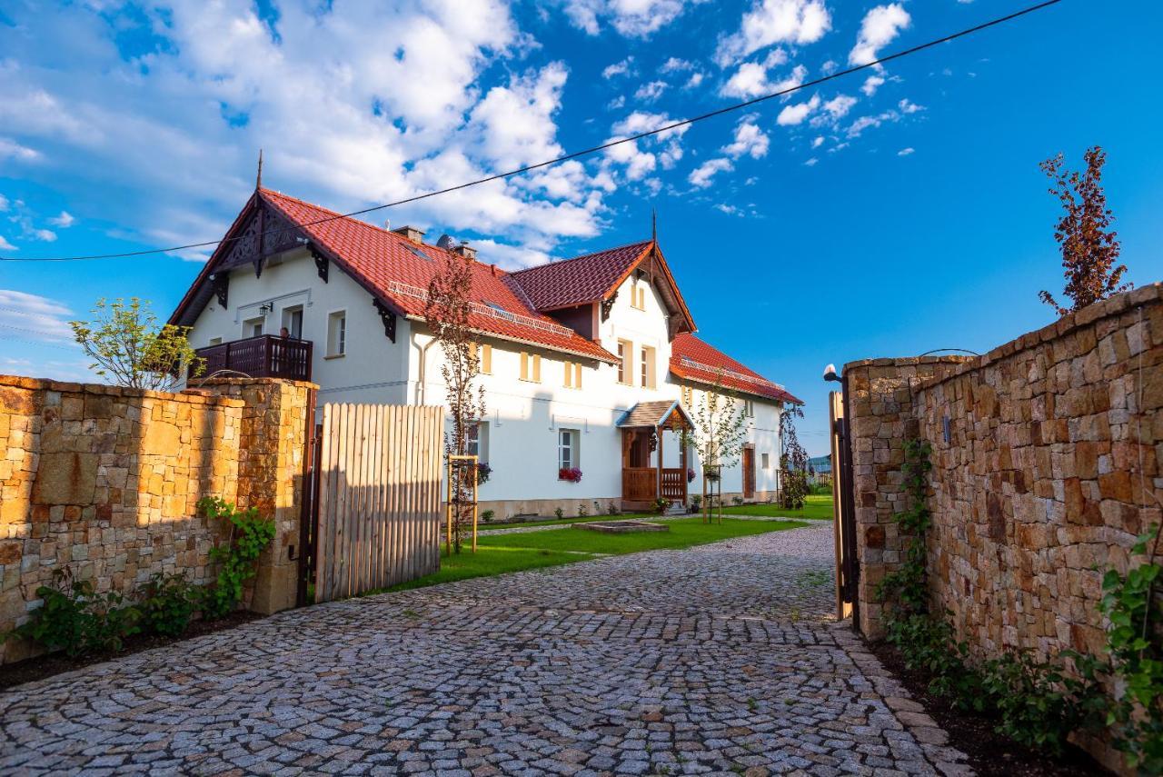 Dworek Wojanow Exteriör bild