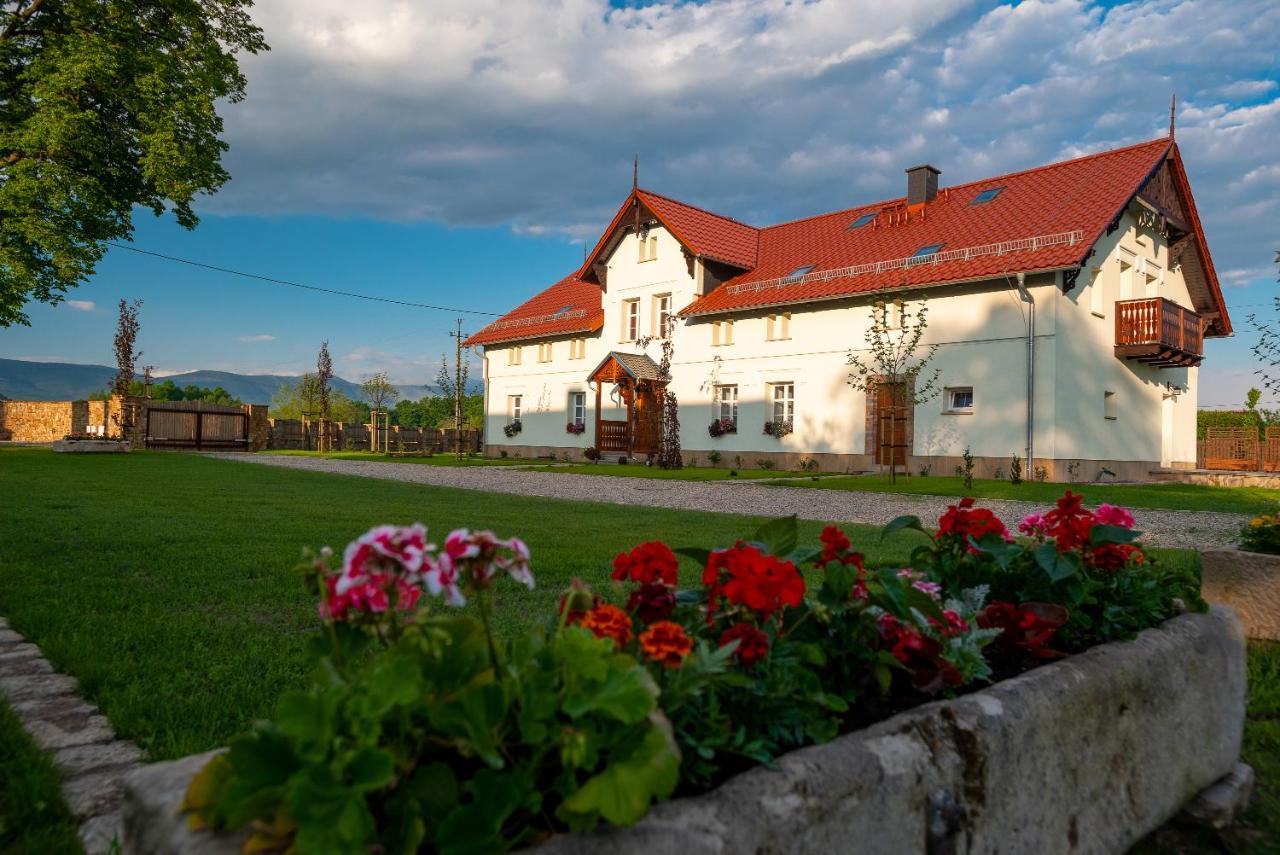 Dworek Wojanow Exteriör bild