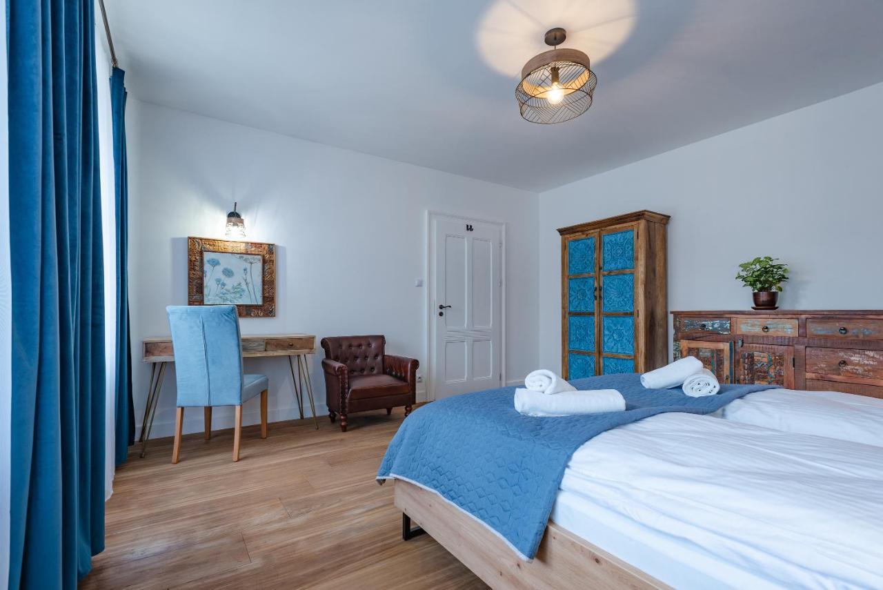 Dworek Wojanow Exteriör bild