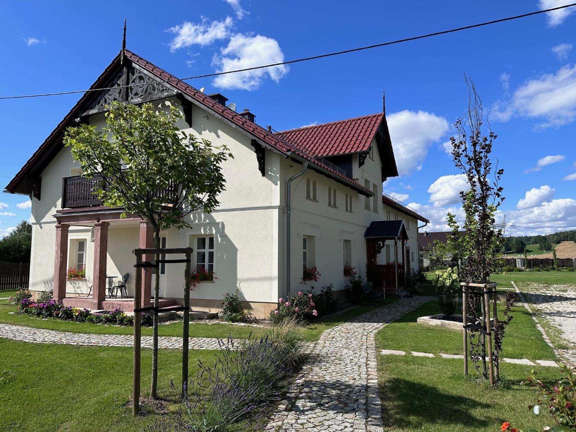 Dworek Wojanow Exteriör bild