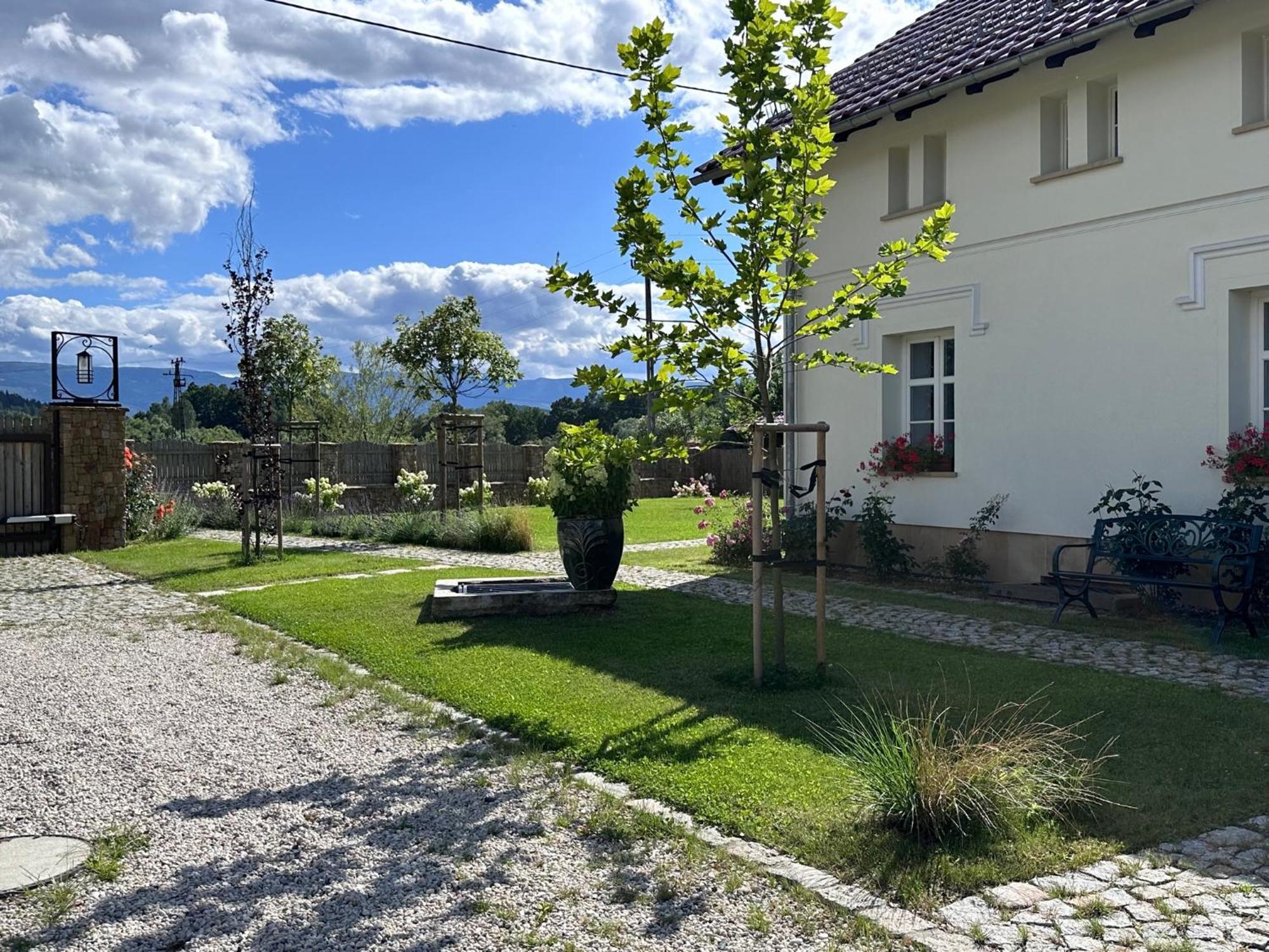 Dworek Wojanow Exteriör bild