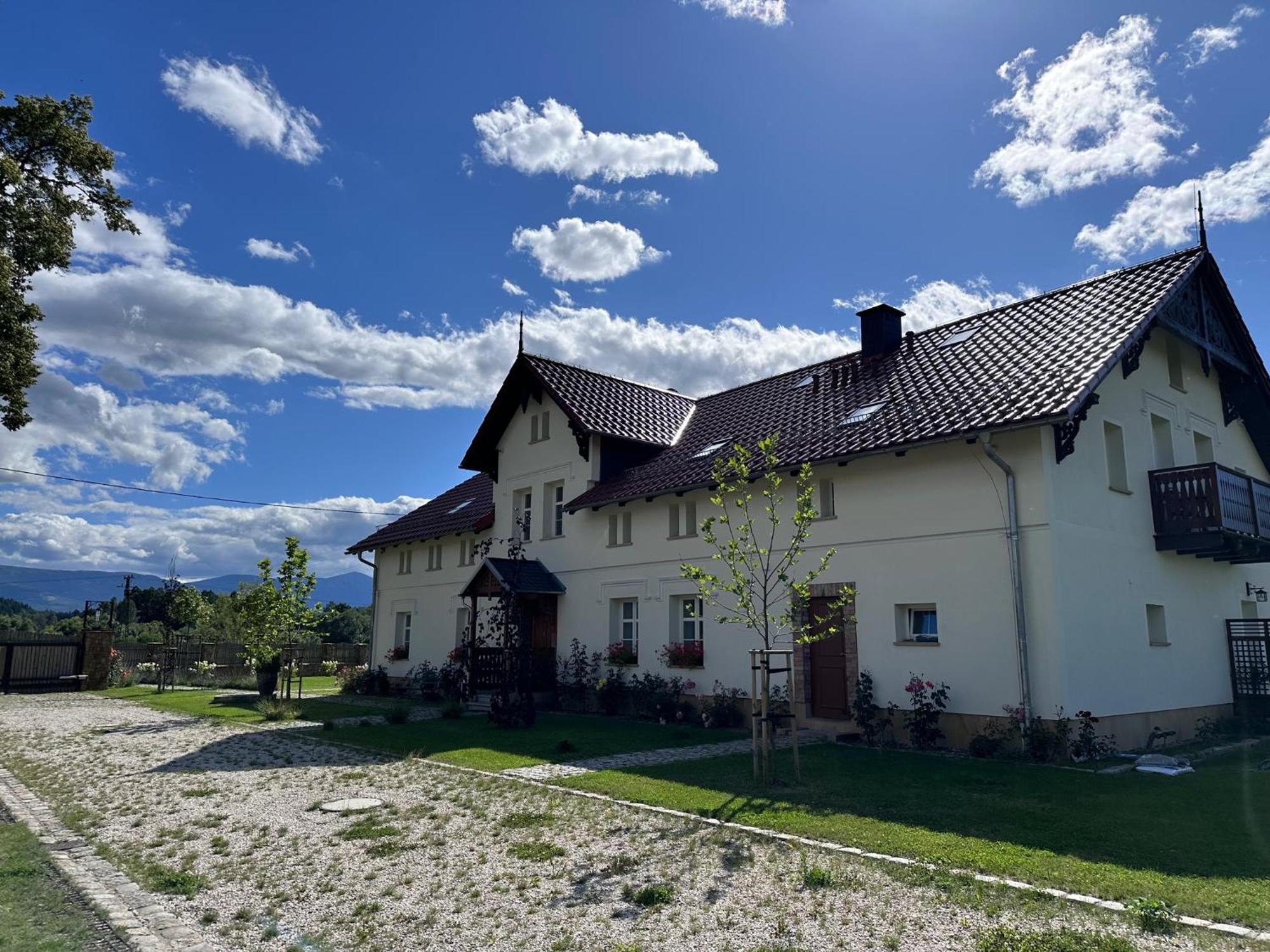 Dworek Wojanow Exteriör bild