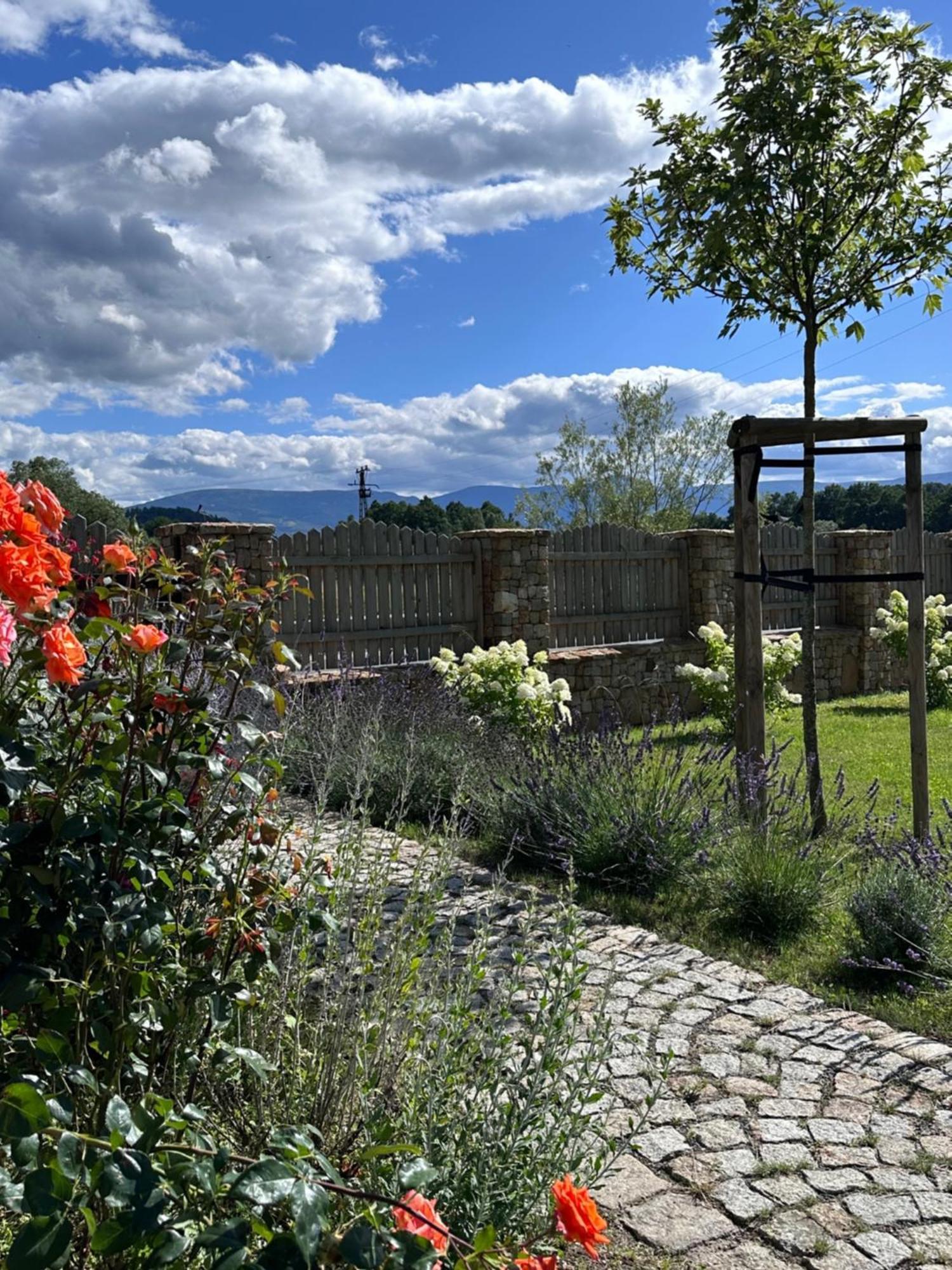 Dworek Wojanow Exteriör bild