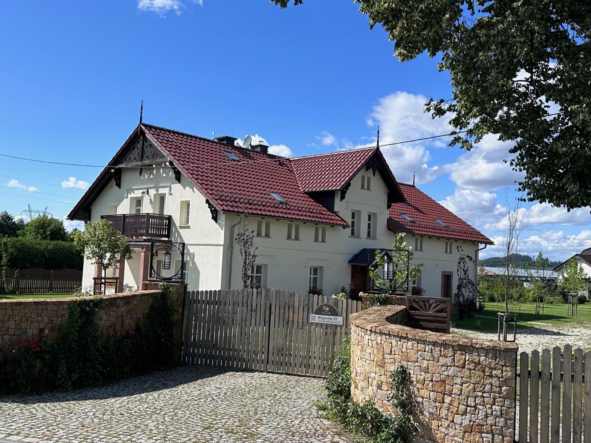 Dworek Wojanow Exteriör bild