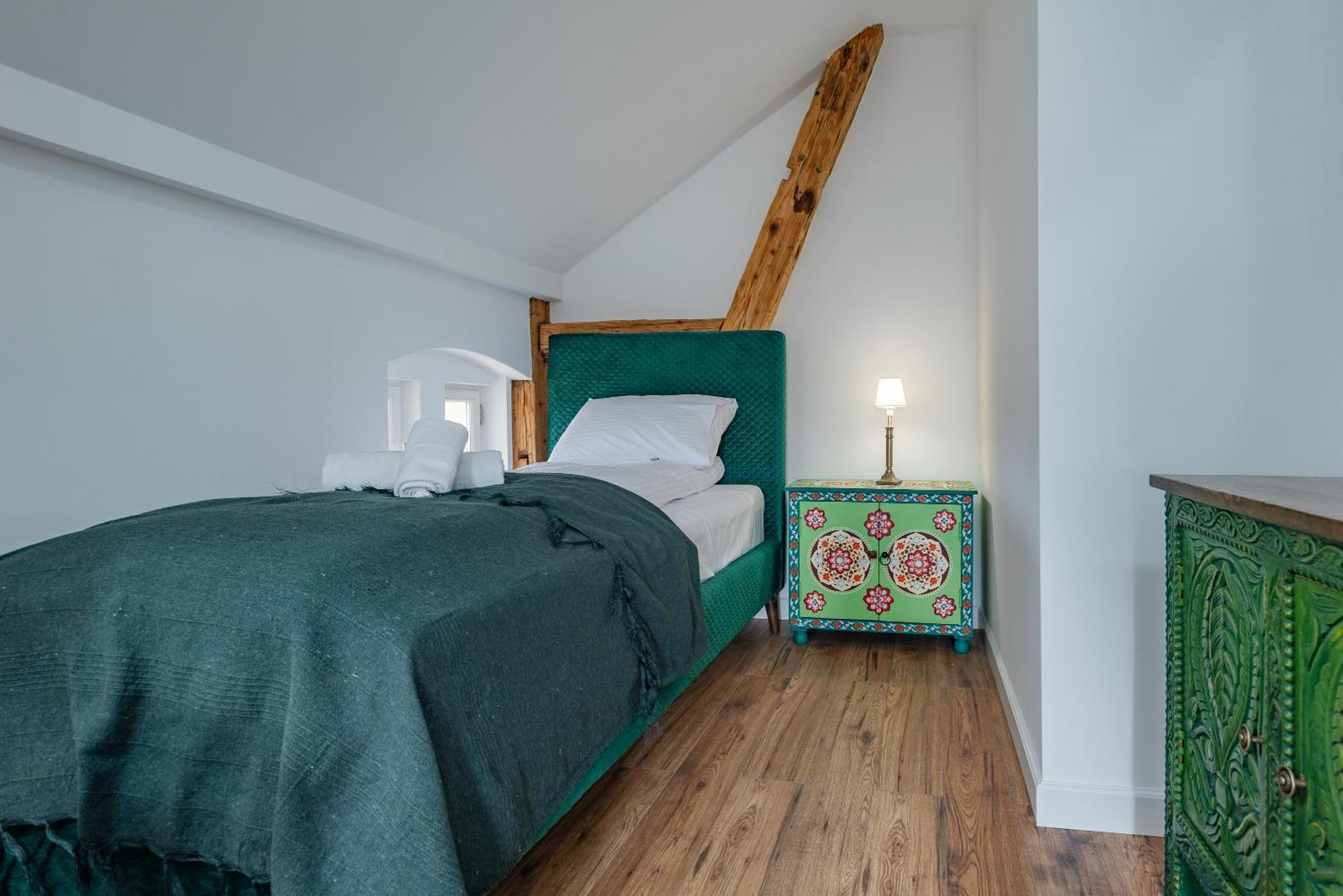 Dworek Wojanow Rum bild